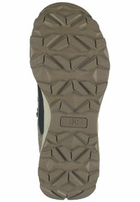 Semelle d'une botte de randonnée marron avec des crampons profonds et angulaires et le logo "CMP" au centre.