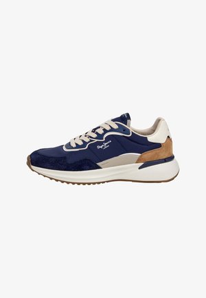 Navyblauwe sneaker met suède en lederen accenten, crèmekleurige veters, gevoerde zool en een gestructureerde witte middenzool. Heeft een merkopdruk aan de zijkant.
