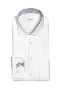 Biała koszula z długim rękawem z wzorzystym niebieskim wnętrzem kołnierzyka i mankietów. Ozdobiona perłowymi guzikami oraz kieszonką na lewym rękawie.