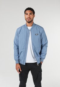 CLOSURE London LIGHT PADDED - Bomber bunda - dusk blue