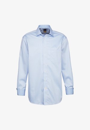 Camicia a maniche lunghe azzurro chiaro con colletto a polo, taschino frontale e righe verticali. Realizzata in un tessuto liscio con bottoni e polsini.