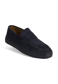Mocassins en suède bleu marine avec un design de style mocassin, dotés d'un bout piqué et d'une semelle en caoutchouc pour plus de durabilité.