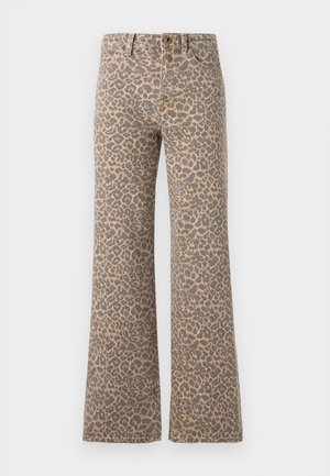 Leopardprint flare jeans met een tan basis en zwarte vlekken, klassiek vijf-vakken ontwerp en metalen knoopsluiting bij de tailleband.