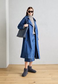 UGG CLASSIC MINI II - Talvisaappaat - eve blue