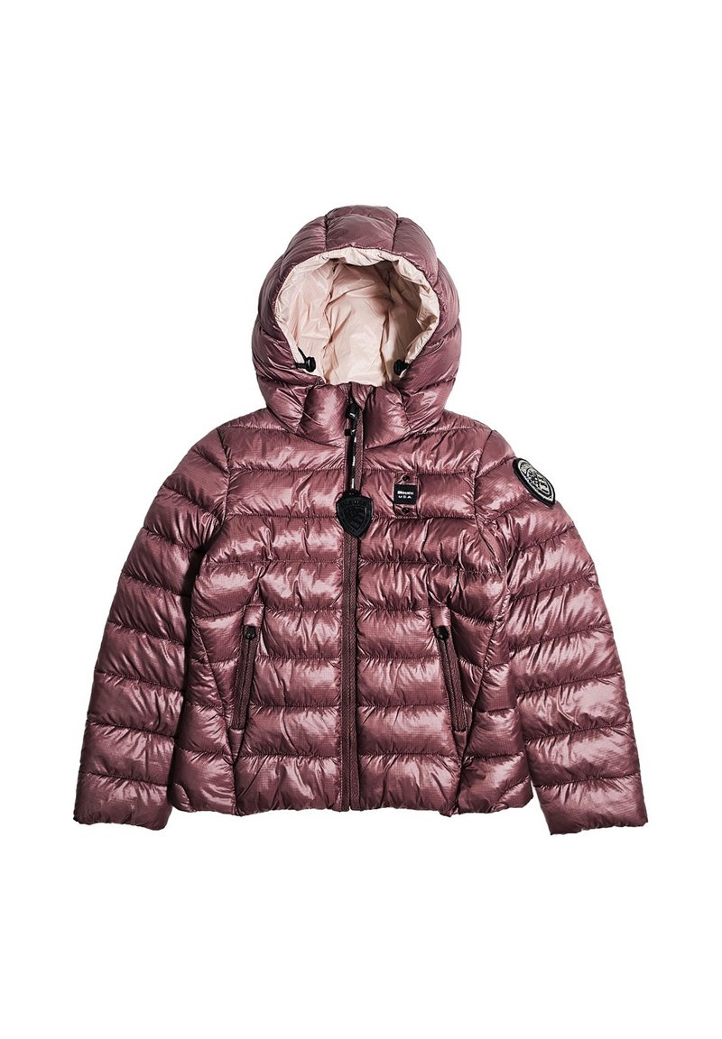 Giacca imbottita in mauve scuro con design trapuntato, zip frontale, cappuccio e due tasche laterali. Interno morbido e badge con logo sulla manica.