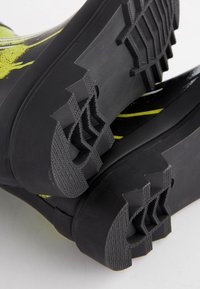 Next Botas de agua - black fluro splat