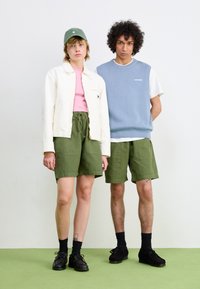 Service Works CHEF UNISEX - Σορτς - olive