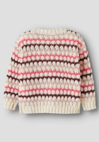 Pull en tricot avec un motif texturé crème, orné de rayures horizontales rose et marron foncé ; poignets et ourlet côtelés.
