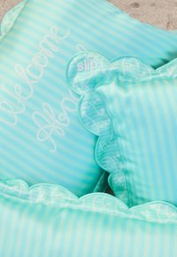 Thumbnail Image 5