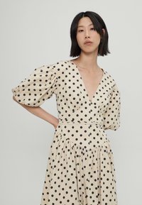Cinq à Sept POLKA DOT STASSIE DRESS - Denné šaty - gardenia/black