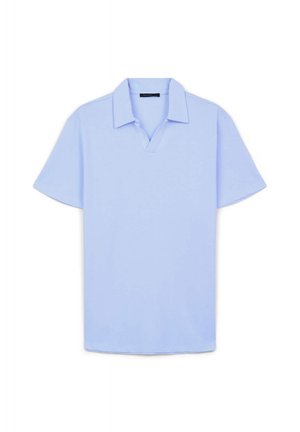 Polo shirt azzurro chiaro realizzato in tessuto morbido, caratterizzato da scollatura a V, maniche corte e un design del colletto classico.
