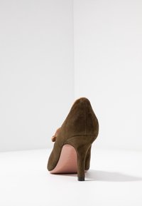 Oxitaly Classic heels - khaki