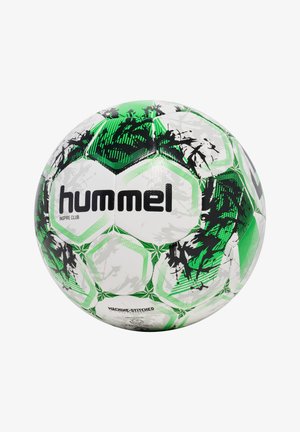 Hummel Inspire Club voetbal, machinaal gestikt, met een witte oppervlakte en groene en zwarte abstracte patronen en hexagonale panelen.