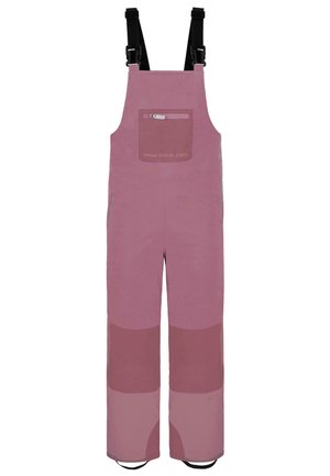 Rosa wasserdichte Latzhose mit verstellbaren schwarzen Schulterträgern, einer Fronttasche und einem kontrastierenden dunkleren rosa Einsatz am unteren Ende der Beine.