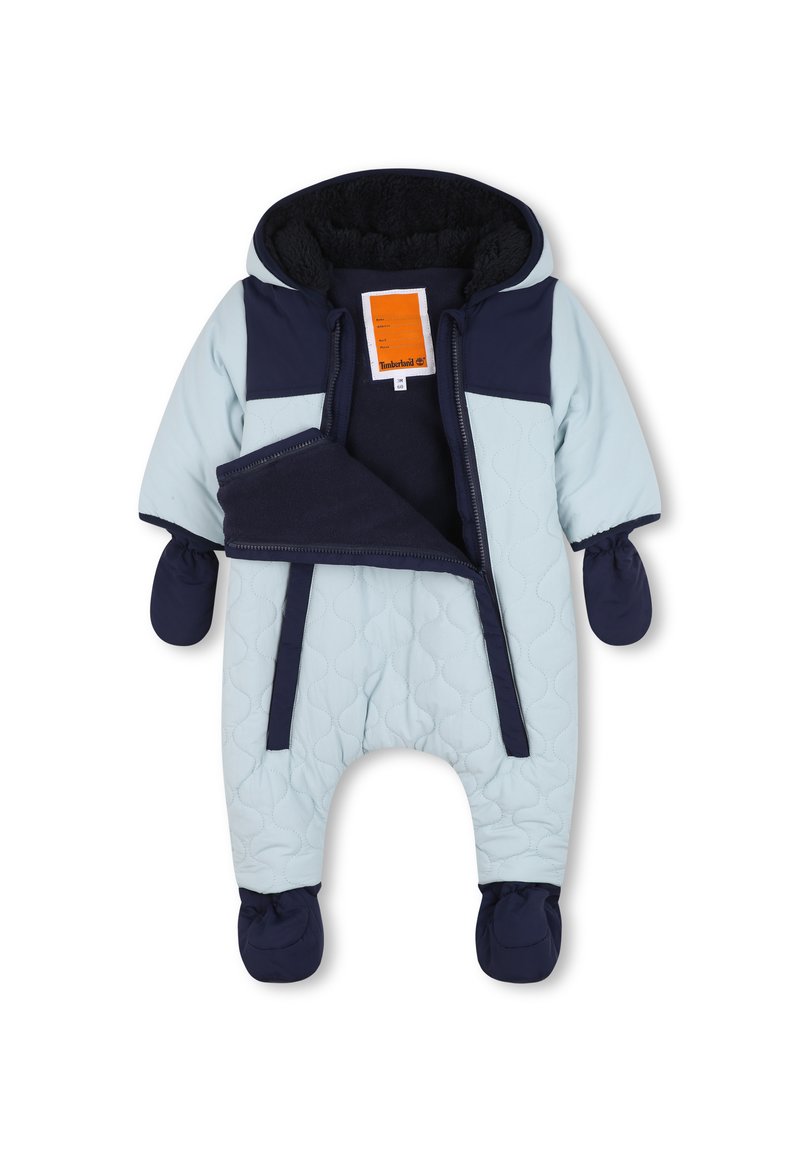 Lichtblauw gewatteerd sneeuwpak met navy accenten, capuchon, ritssluiting en afneembare wanten. Zachte binnenvoering voor warmte.