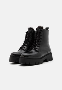 HUGO Stivaletti con plateau - black
