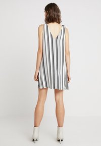 River Island Vestido informal - off-white