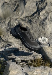 Salomon - ALPHACROSS 5 GTX - Laufschuh Trail - black/ebony Thumbnail-Bild 1