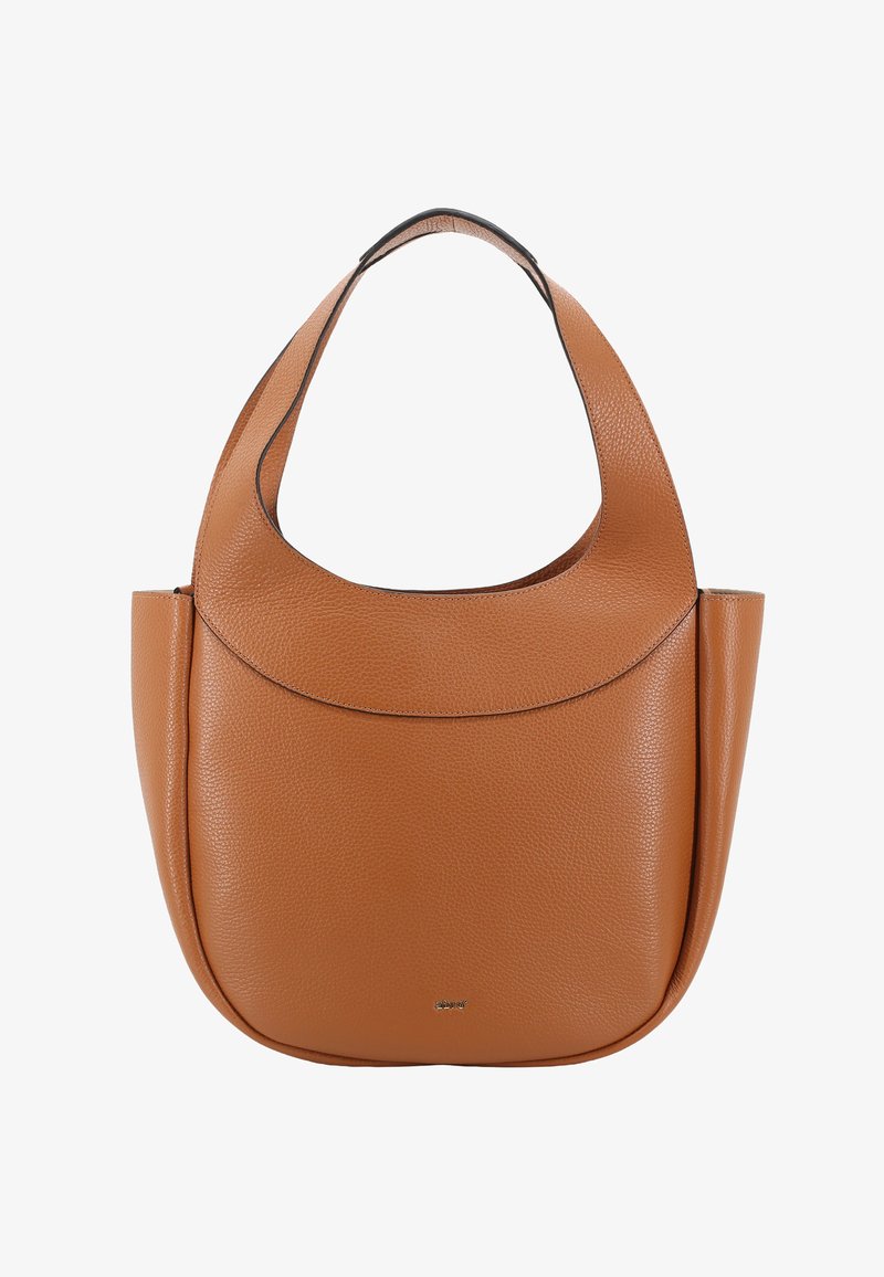 Braune Leder-Tote-Tasche mit glatter, strukturierten Oberfläche. Halbrunder Öffnung und breitem Tragegurt, mit minimalem Markenakzent auf der Vorderseite.