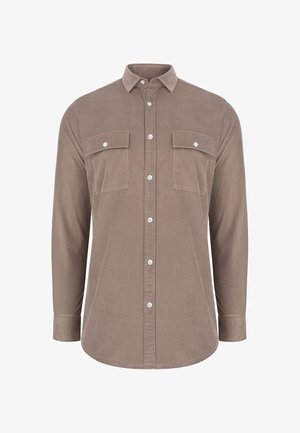 Brązowa koszula z długim rękawem, wykonana z miękkiego materiału, z zapięciem na guziki, dwiema kieszeniami na piersi i białymi guzikami. Gładka faktura.