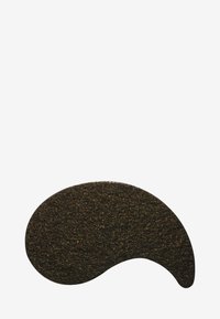 Schwarze, strukturierte Matte in Form einer stilisierten Bohne, mit einem dezenten metallischen Glanz. Flexibel und aus synthetischem Material gefertigt.