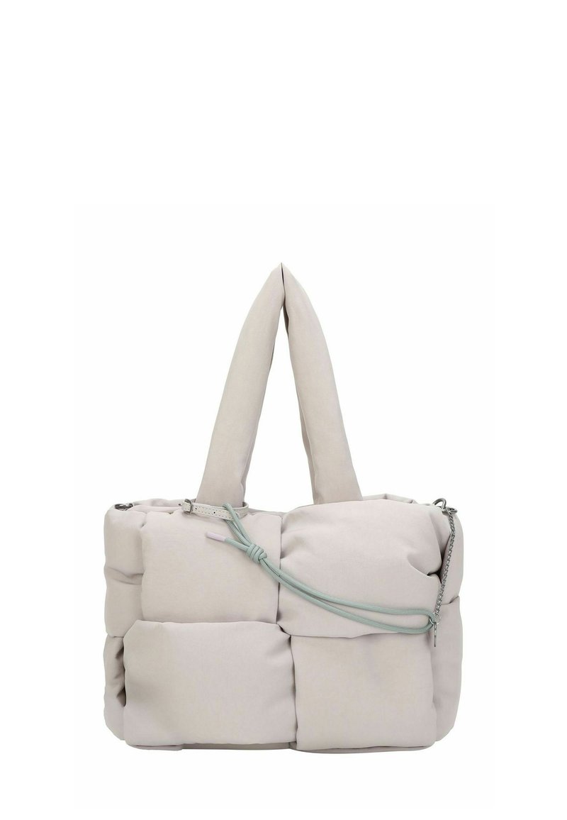 Bolso acolchado beige con textura acolchada, dos asas cortas, correa de hombro ajustable y cierre de cremallera. Diseño minimalista con detalles sutiles.