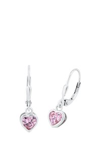 Orecchini a forma di cuore con grandi cristalli rosa, incastonati in una cornice metallica argento con chiusura a leva. Superficie liscia e finitura lucida.