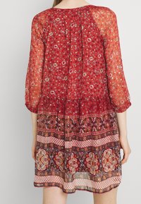 Vero Moda Vapaa-ajan mekko - dark red