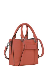 Sac à main en cuir de couleur corail avec double poignée et bandoulière amovible. Dispose de ferrures argentées et d'un écusson logo à l'avant.