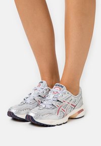 ASICS SportStyle GEL-1090 - Sapatilhas - glacier grey/pure silver