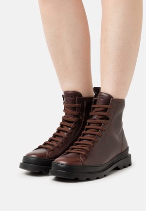 BRUTUS - Botines con cordones - brown