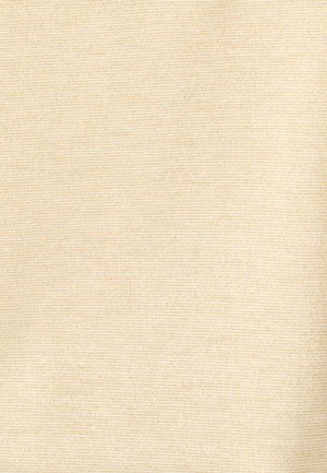 Beige stof met een zachte, geweven textuur, weergegeven als een close-up van het textieloppervlak.