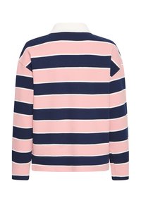 Hosszú ujjú polo póló, amely rózsaszín és navy kék vízszintes csíkokkal rendelkezik, fehér gallérral és texturált anyaggal.