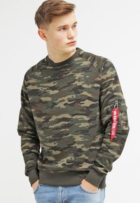 Alpha Industries - X FIT  - Collegepaita - camo Pienoiskuva 1