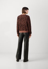 Scotch & Soda FLOCK ARTWORK REGULAR - Sweatshirt - brown