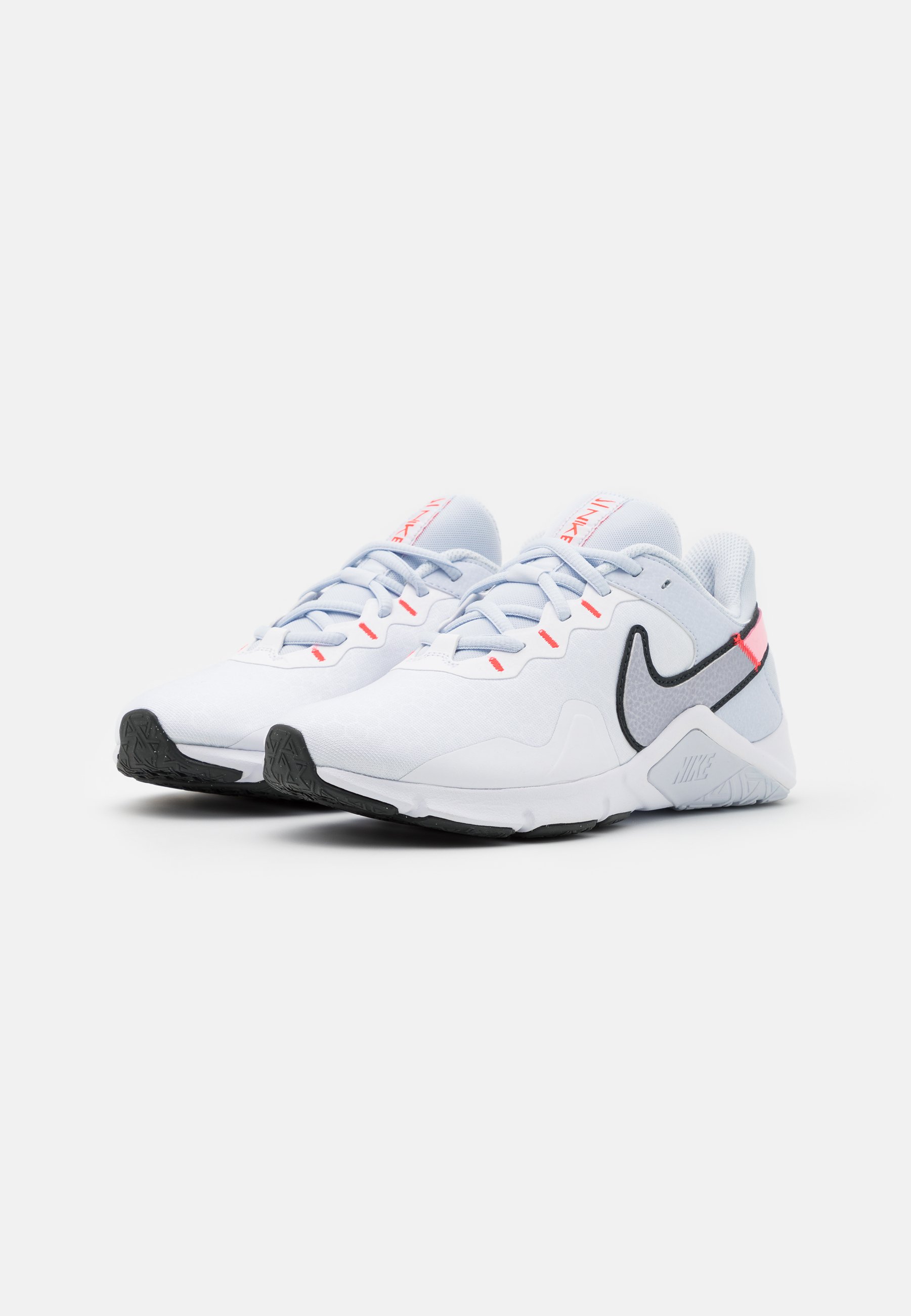 Nike Performance LEGEND ESSENTIAL 2 - Trainingsschuh - football grey/dark  smoke grey/hellblau - Zalando.ch
