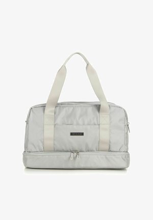 Graue Nylon-Tasche mit zwei cremefarbenen Trägern, einer Reißverschlusstasche und silbernen Hardware-Akzenten; zeichnet sich durch eine rechteckige Form und eine glatte Textur aus.
