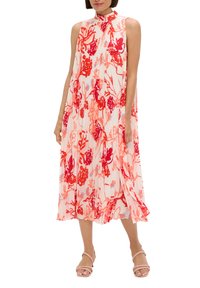 Robe florale à col haut et sans manches, présentant une texture plissée dans des nuances de rose, rouge et de subtils accents bleus.