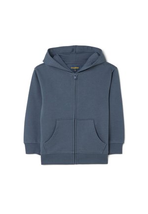 Sudadera con cremallera azul marino hecha de una tela suave y texturizada, con dos bolsillos frontales y puños acanalados. Presenta una capucha espaciosa y no tiene patrones prominentes.