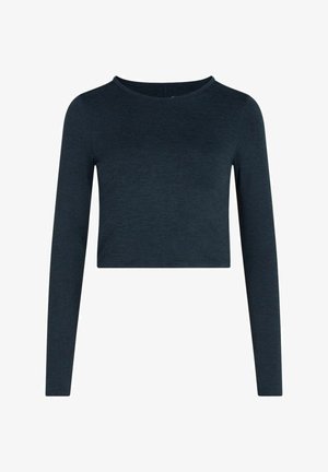Tumedat keskmise pikkusega varrukatega topp tumesinises toonis. Valmistatud pehmest, tekstureeritud kangast, ümmarguse kaelusega ja ilma nähtavate kinnitusteta.