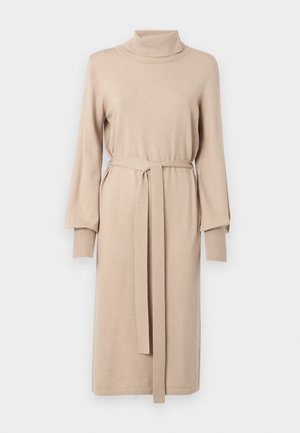 Strickkleid in hellem Beige mit einem Rollkragen, langen Ärmeln mit ribbeligen Bündchen und einem Taillengürtel für eine verstellbare Passform. Weiche Textur.