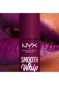 NYX Professional Makeup SMOOTH WHIP MATTE LIP CREAM - Rossetto liquido - Berry Bed Sheets
