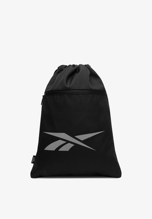 Bolsa de cordón negra de Reebok con bolsillo frontal con cremallera y gran logo reflectante de Reebok.