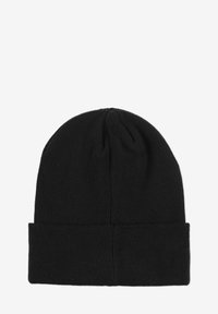 Czarna dzianinowa czapka z podwiniętym rondem, charakteryzująca się prążkowaną fakturą i bezszwowym wykończeniem na górze dla dopasowanego komfortu.