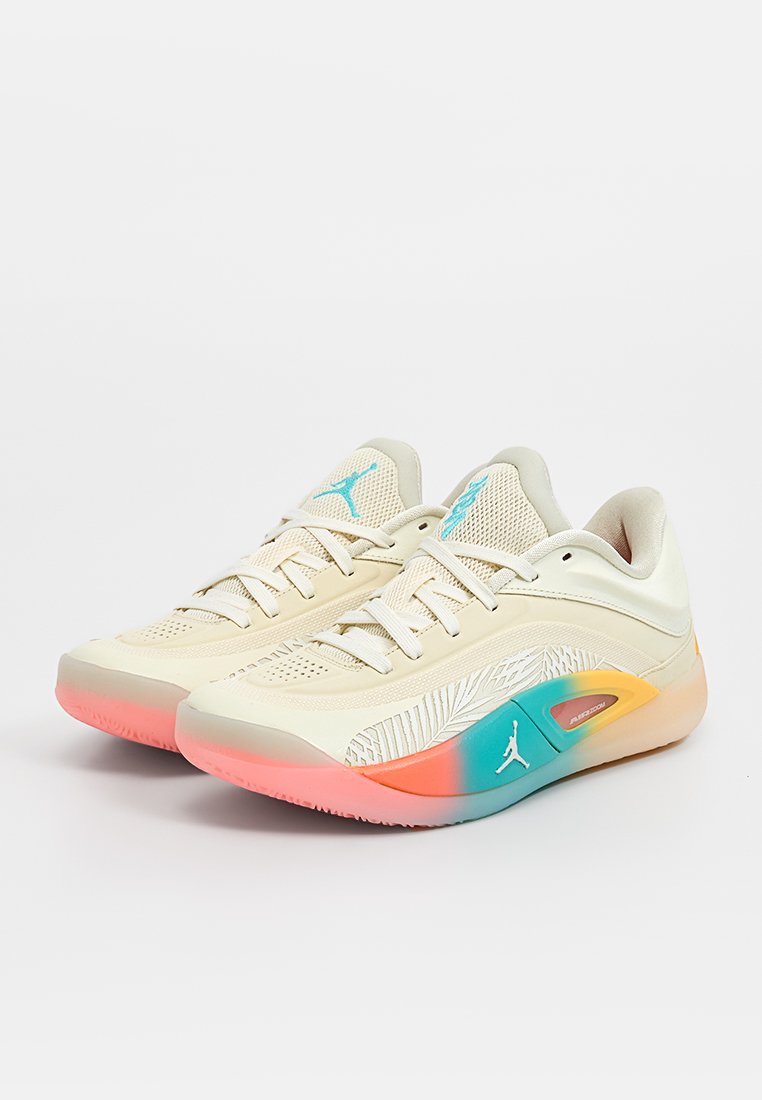 Zapatillas con una parte superior de malla crema, acentos azules y una suela en degradado multicolor que presenta detalles en rosa, naranja y azul.