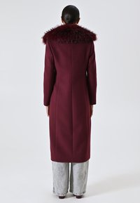 Rinascimento Cappotto classico - red