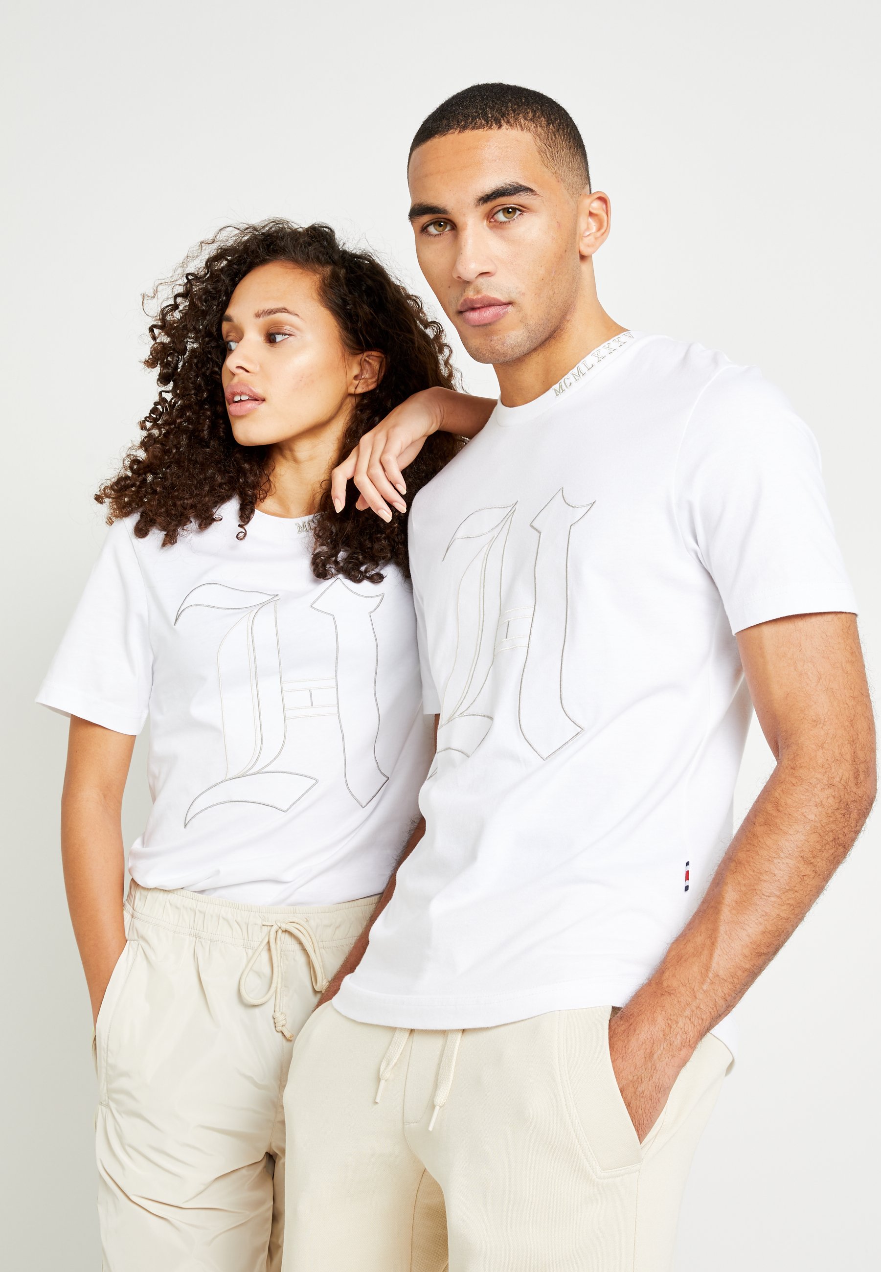 Tommy Hilfiger UNISEX LEWIS HAMILTON TEE - Print T-shirt - white - Zalando .co.uk