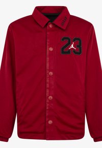 Rød mesh-jakke med knap-forside, som har et sort "23" og Jumpman-logo på brystet. Inkluderer krave og elastiske manchetter.