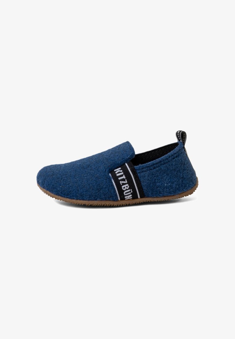 Scarpe slip-on in feltro blu con una banda elastica bianca e nera; tomaia testurizzata e suola in gomma per una buona aderenza; design minimalista con un trattamento posteriore per il sollevamento.