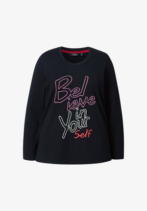Černé dlouhé rukávy tričko s kulatým výstřihem, na kterém je vyšitý barevný nápis: "Věř v sebe." Měkká tkanina, volný střih.